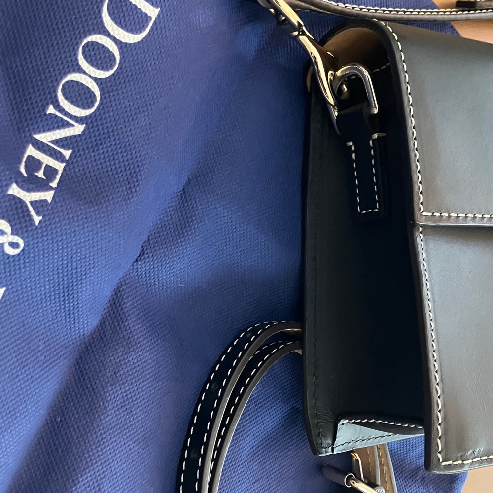 Dooney & Bourke Black Leather Shoulder Bag! Pretty and light inside lining! - Picture 10 of 11
